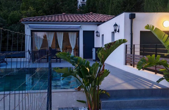 Villa 'Le Ruisseau' con vistas a la montaña, Wi-Fi y aire acondicionado