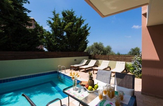 Villa Lefka,private pool, BBQ,views to Aegean sea!