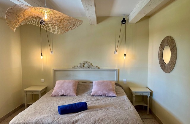 LUBERON, FORCALQUIER VILLA HERMOSA CON SERVICIO DE HOTEL Y SPA
