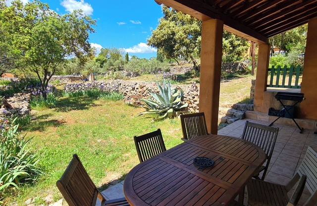 At the centre of 'provence verte' a relaxed atmosphere with the pine trees