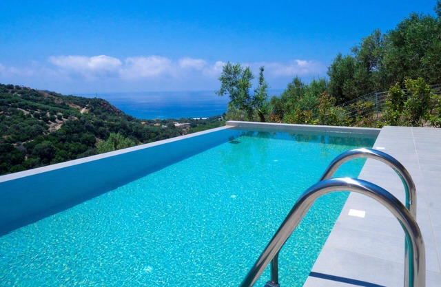Villa Levande, una villa de 2 dormitorios con vistas al mar y piscina privada cerca de la playa