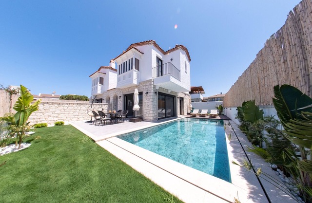 Villa Lia 2, Relaxing Design, Private pool, 350mt to the Sea