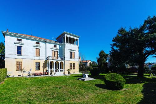 Villa Liberty Venezia -Jacuzzi and Gardens- Dimora Storica a soli 20km da Venezia
