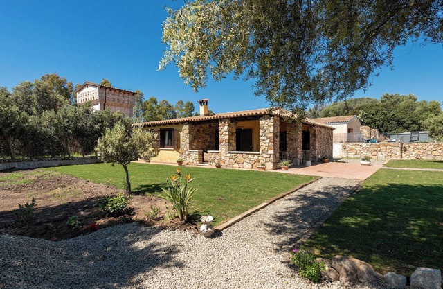 Villa "Licia San Pietro" con vistas al mar, Wi-Fi, aire acondicionado, terraza y jardín