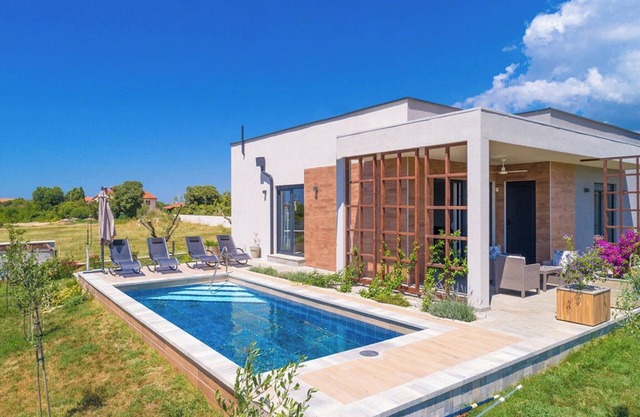 Villa Lily - Piscina privada, hermoso jardín