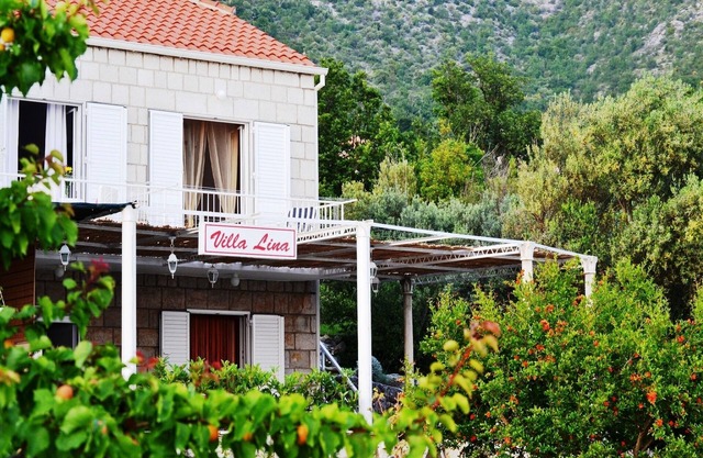 Villa Lina - Villa de cinco dormitorios con terraza y vista al mar