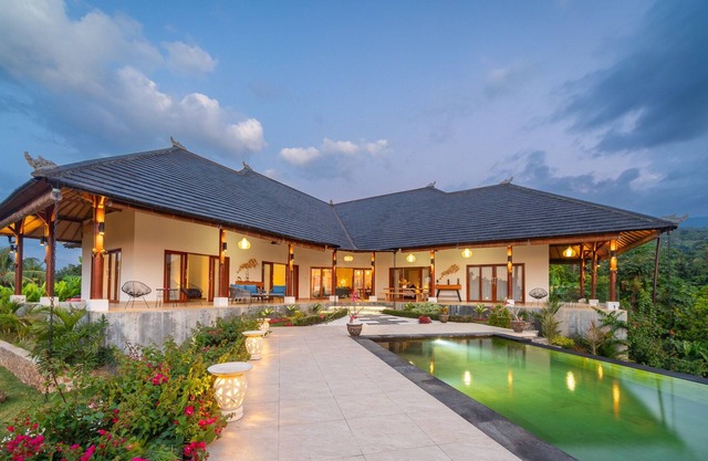 Villa Linggah Longgah, Bali - Spectacular Clifftop Elegance!