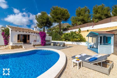 Villa Llum by Abahana Villas