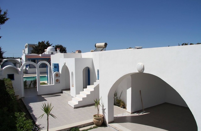 Villa situada en primera posición frente a una hermosa playa de arena Kerkouane