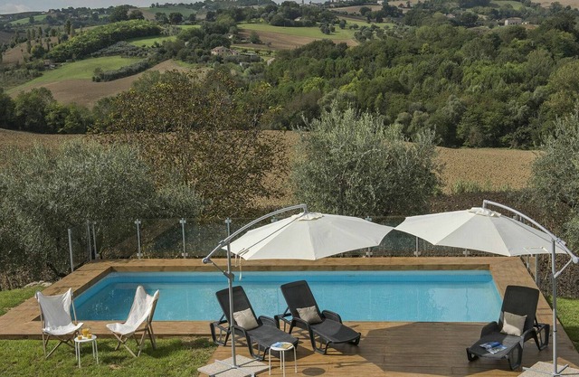 Villa en Servigliano con 4 habitaciones, capacidad 12