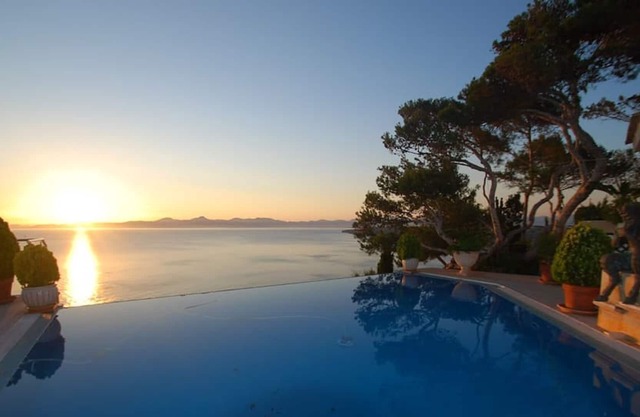 Villa 'Los Cipreses en Bahía Grande' con vistas al mar, piscina, 2 terrazas y Wi-Fi