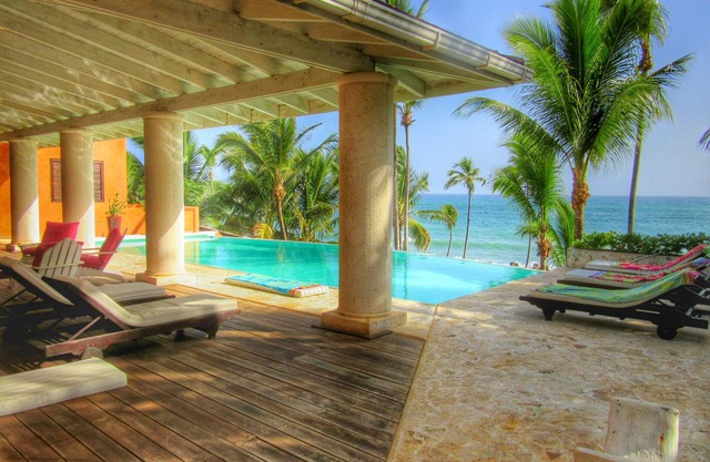 Villa Los Gorgones, frente al mar, cerca de la playa, 9 plazas