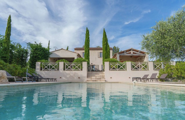 Villa Lou Coulabio - Stay in Provence with Private Pool and Panoramic View