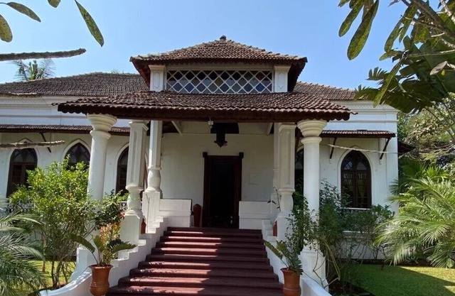 VILLA LOU GOA Exclusive use Old Portuguese House 1903 with Pool