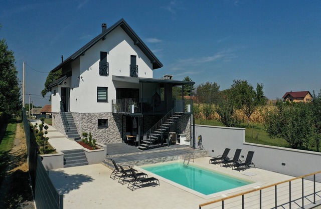Villa Luana - Four bedroom Villa with Terrace and swimming pool
