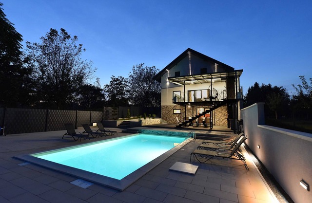 Villa Luana 4-bedroom house in lovely Vinogradi Ludbreški with pool
