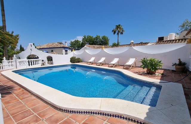 Huge Andalusian style villa with pool and barbecue in Benalmádena coast