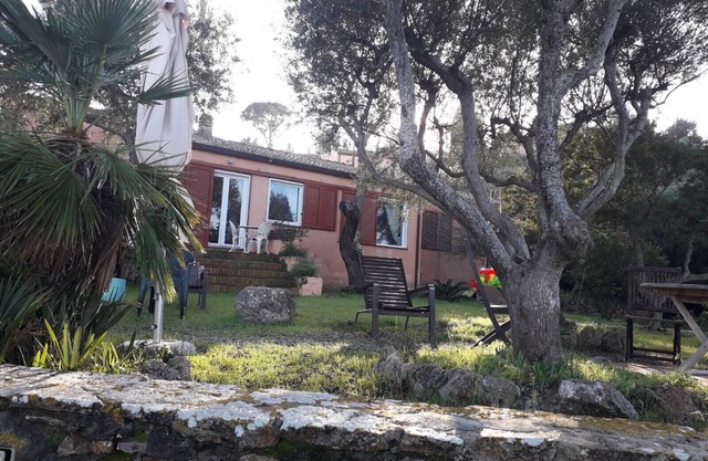Villa Luce con vistas panorámicas y jardín.