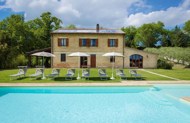 Villa Lucía con piscina en Le Marche, amplio y elegante, a pocos kilómetros de la costa del Adriático