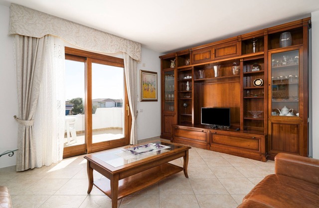 Villa 'Lucia' with Private Terrace, Wi-Fi and Air Conditioning