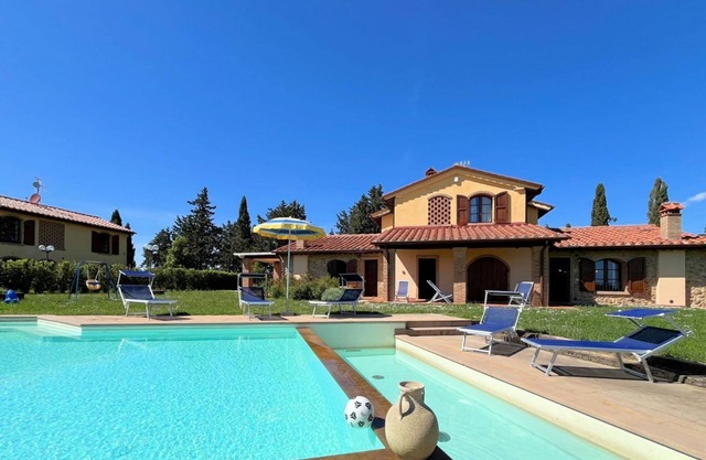 Borgo alojamiento silencio vacaciones Villa Ludovica 4 km de Lajatico
