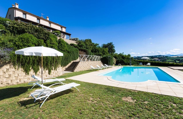 Villa Luisa, 4 apartamentos con piscina en Orciano, 20 minutos de la costa del Adriático - APP. a Furbo