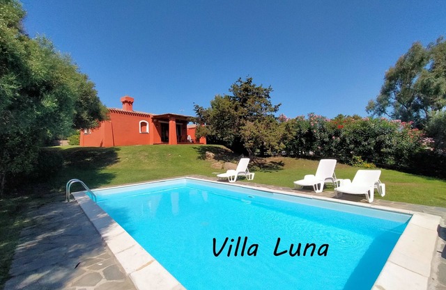 VILLA LUNA, FOR 4/6 PERSONS WITH PRIVATE POOL FOR EXCLUSIVE USE AND AIR COND.