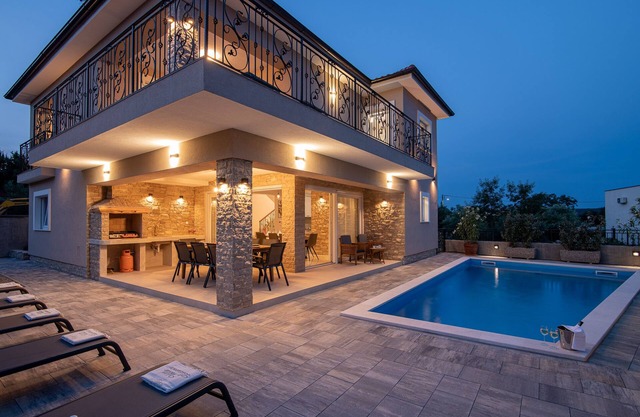 Villa Lusarci with heated pool (Kvarner - Žgaljići)