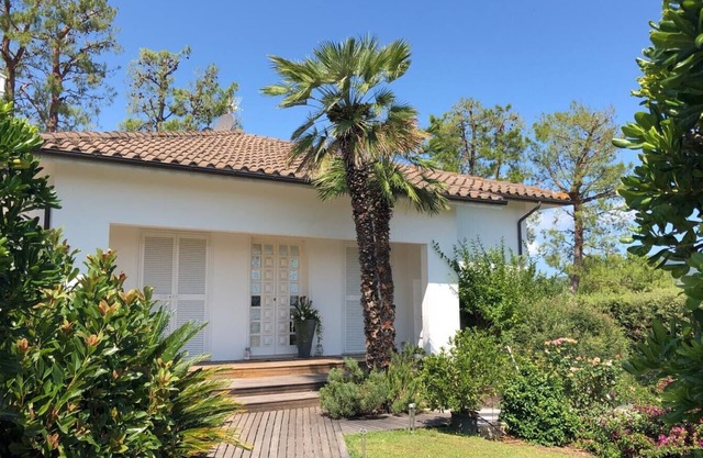 Villa Lyla - Marcelli, elegant villa with garden overlooking the sea