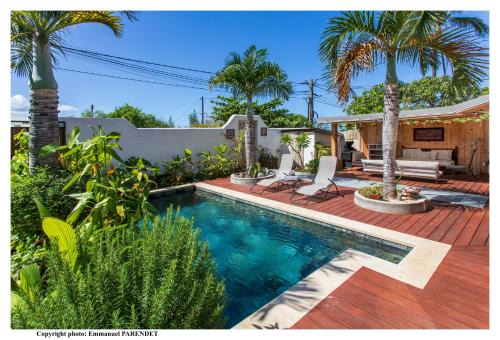 VILLA MAÏDIANA classée 4 étoiles - Villa 10 Pers - Piscine chauffée à 200 m du lagon de Trou d'eau - ST-GILLES-LES-BAINS