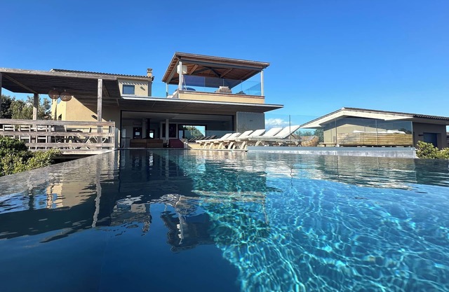 Villa Marcelle suspended pool with sea view