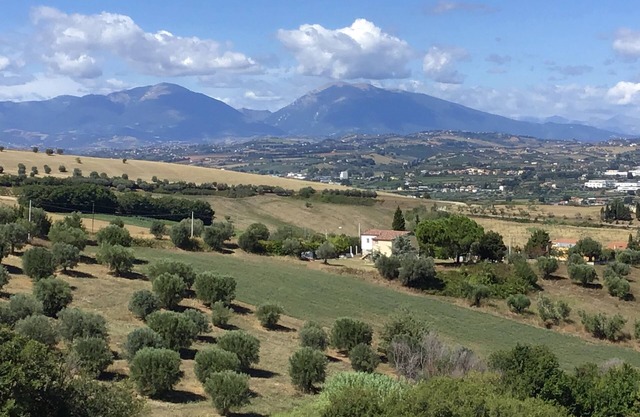 Villa Maise sleeps 8 in 4 Bedrooms, 3 Bathrooms, Stunning Views, 3km from Beach