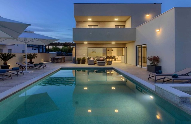 Villa Mako – La moderna villa de lujo con piscina e hidromasaje en Pula