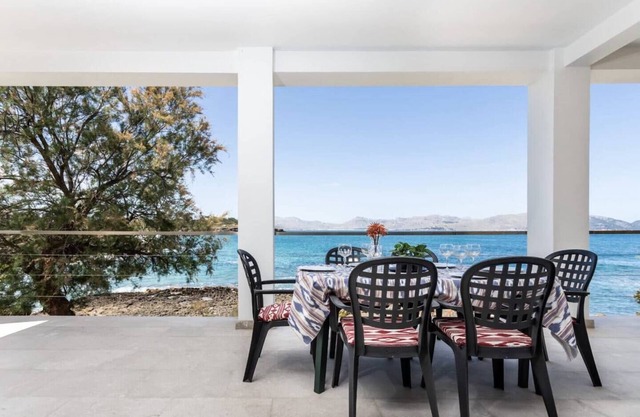 VILLA MAL PAS - Villa moderna con vistas directas al mar.