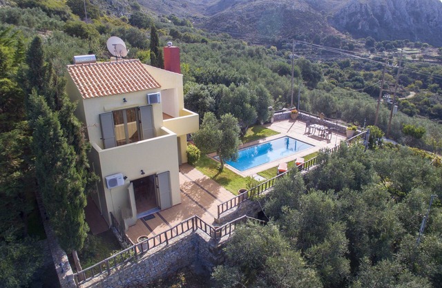 Villa 'Malathiros 3 con piscina privada' con vistas al mar, Wi-Fi y aire acondicionado