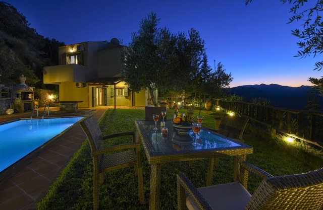 Villa 'Malathiros 4 con piscina privada' con vistas al mar, Wi-Fi y aire acondicionado