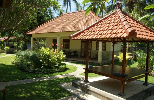 Villa MaLiNa- 2 private houses for family with 4-bedrooms, in north of Bali