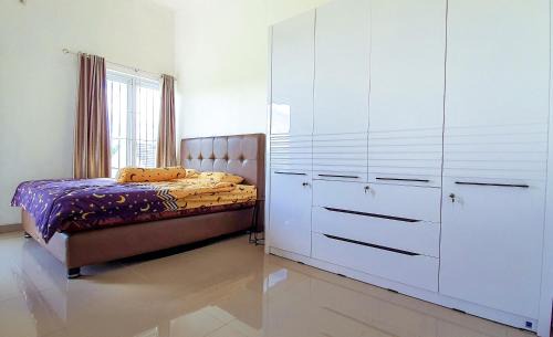 Villa Mangli Monochrome Syariah by eComerceloka
