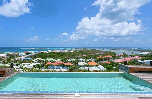 VILLA MANGO 4 BD Enjoy breathtaking view on Orient Bay and walk to the beach .