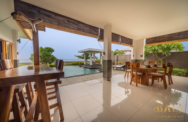 Villa Manik Segara · Premium 3BR Villa frente al mar / playa!