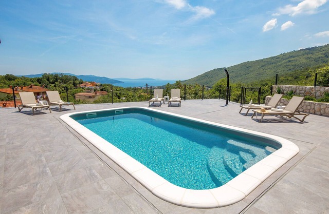 Villa Mantis for 6 people with sea view and private pool