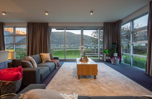 Villa Mantra- Free Parking- AC- Direct Lake Access
