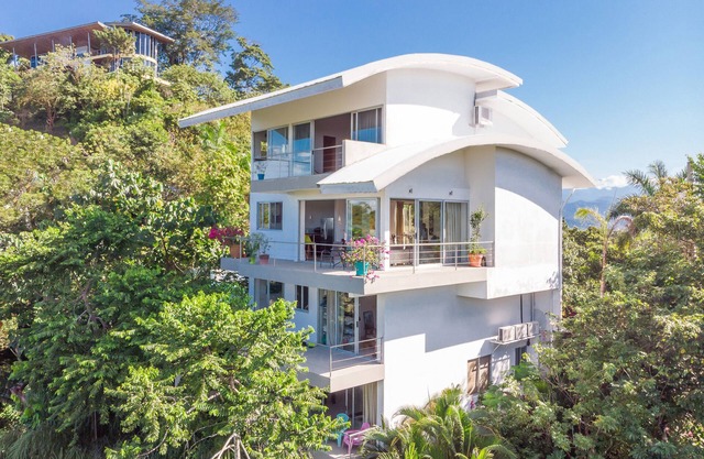 Villa Mar y Sol: 4 Independent Apartments in Quiet, Natural Area w/ wildlife!