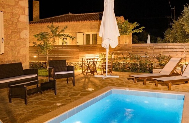 Villa maria Casa rural de un dormitorio con piscina privada.