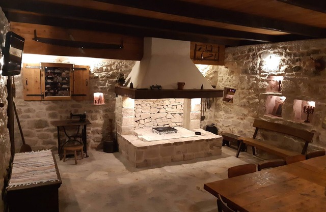 Villa MariLu- Family house (82991-K1) - Lecevica