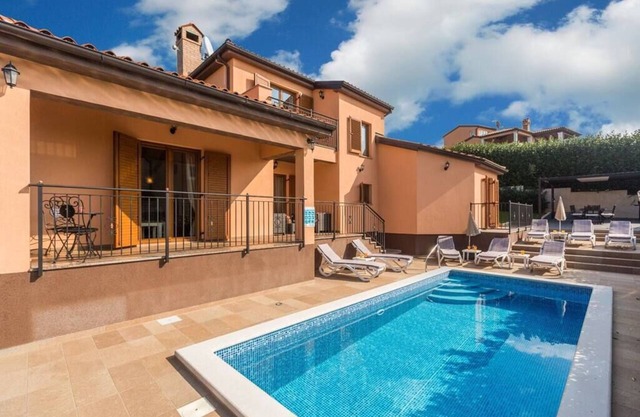 Charming villa Marina with pool near Poreč