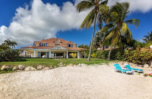 Villa Marine 5 étoiles sur la plage du lagon à deux pas du golf