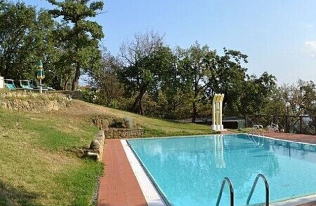 Villa Mariolina Grande: Una antigua granja característica y acogedora en dos plantas situada en una posición aislada en las laderas de una colina cubierta de olivos.