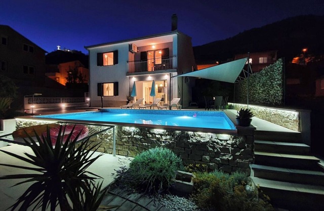 Villa with pool,tavern & superb view over Split