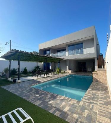 Villa Matthew - Villa de Lujo con Piscina Privada y BBQ, Cerca al Mar